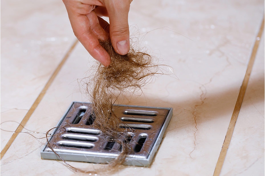 How to remove hair from bathtub and unclog your shower drain 