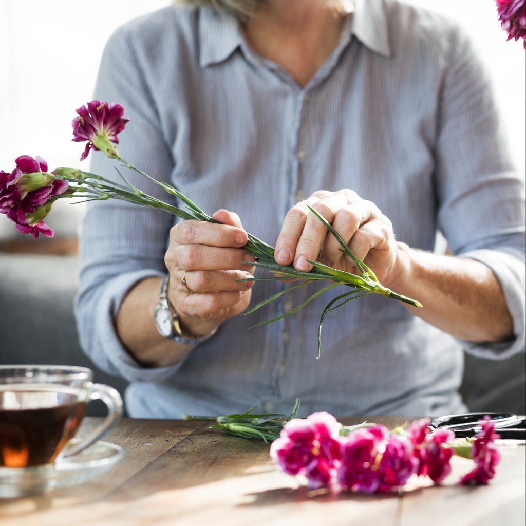 How to Preserve Flowers With Sugar & Vinegar